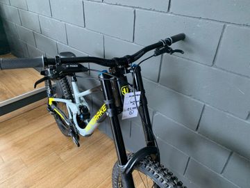 Used Mondraker Summum SRAM GX DH 2026 Mountainbike, Light Gray — image 5 of 10