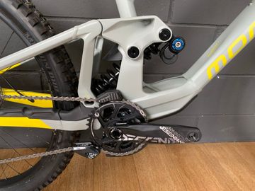 Used Mondraker Summum SRAM GX DH 2026 Mountainbike, Light Gray — image 3 of 10