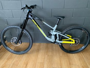 Used Mondraker Summum SRAM GX DH 2026 Mountainbike, Hellgrau — image 2 of 10