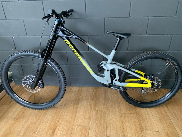 Used Mondraker Summum SRAM GX DH 2026 Mountainbike, Hellgrau — image 2 of 10