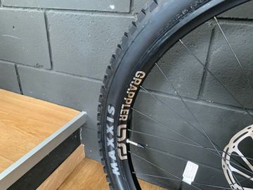 Used Mondraker Summum SRAM GX DH 2026 Mountainbike, Light Gray — image 9 of 10
