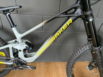 Used Mondraker Summum SRAM GX DH 2026 Mountainbike, Light Gray — image 10 of 10