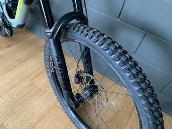 Used Mondraker Summum SRAM GX DH 2026 Mountainbike, Hellgrau — image 6 of 10