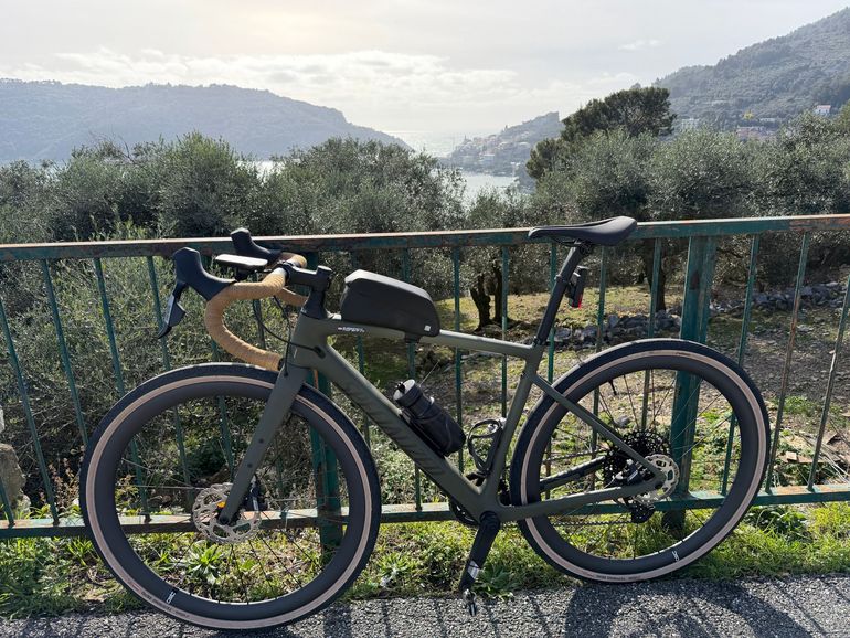 Used Specialized Diverge Sram Apex Etap AXS 2024 Road & Gravel, Green — image 1 of 3