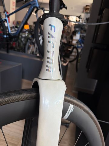 Used Factor OSTRO VAM - Frameset Premium 2026 Frameset 2026 Road & Gravel, White — image 2 of 4