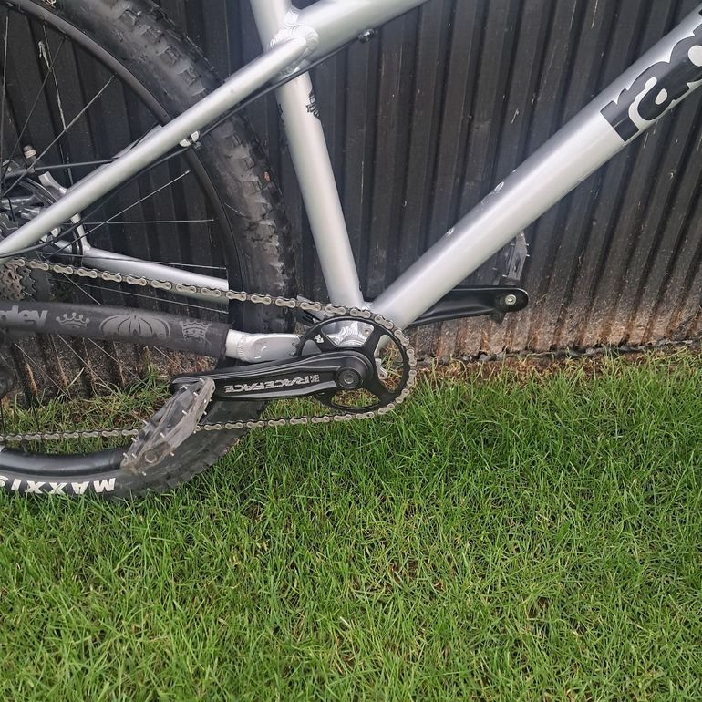 Used Ragley Mmmbop Shimano Deore 2022 Mountainbike, Light Gray — image 8 of 9