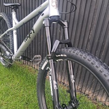 Used Ragley Mmmbop Shimano Deore 2022 Mountainbike, Light Gray — image 6 of 9