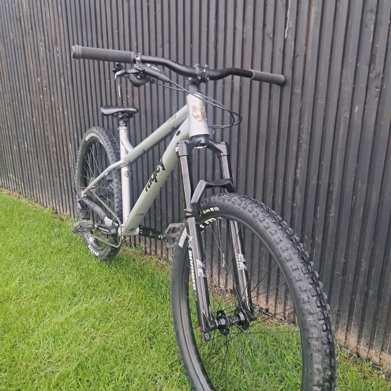 Used Ragley Mmmbop Shimano Deore 2022 Mountainbike, Light Gray — image 5 of 9