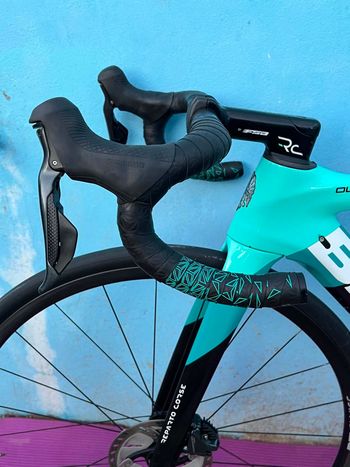 Used Bianchi Oltre XR4 - Ultegra Di2 2022 2022 Road & Gravel, Black — image 17 of 23