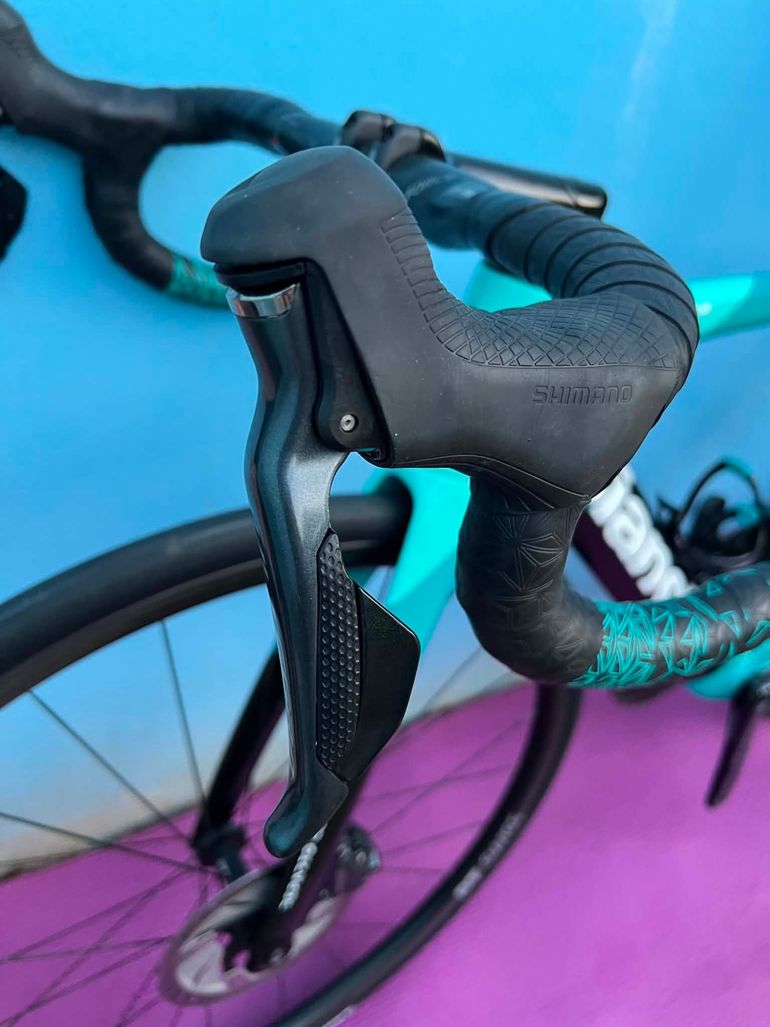 Used Bianchi Oltre XR4 - Ultegra Di2 2022 2022 Road & Gravel, Black — image 12 of 23