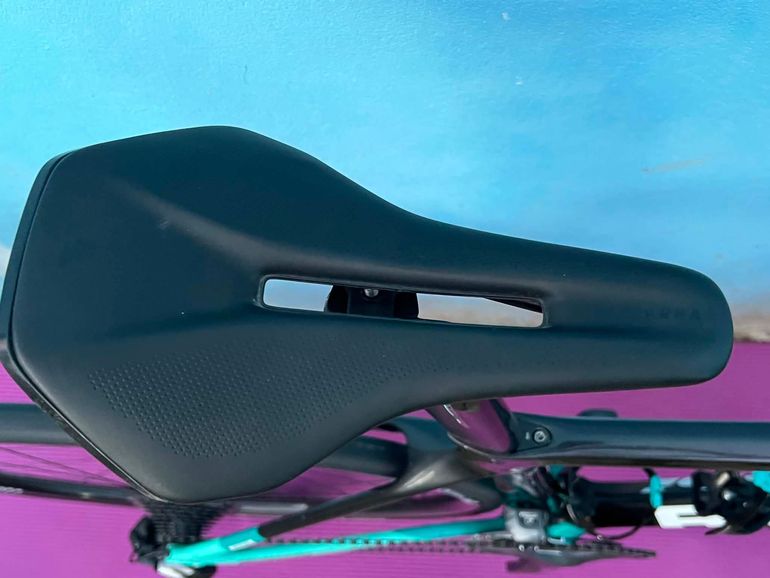 Used Bianchi Oltre XR4 - Ultegra Di2 2022 2022 Road & Gravel, Black — image 10 of 23