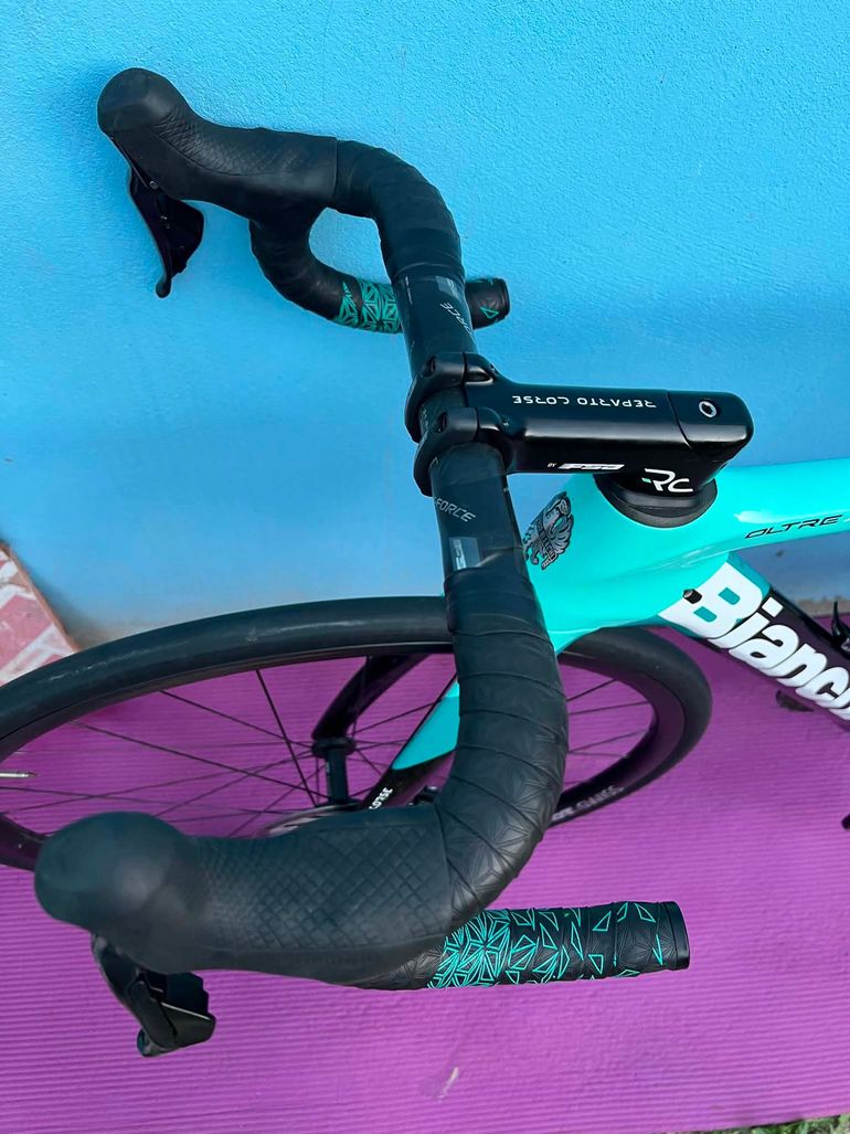 Used Bianchi Oltre XR4 - Ultegra Di2 2022 2022 Road & Gravel, Black — image 14 of 23