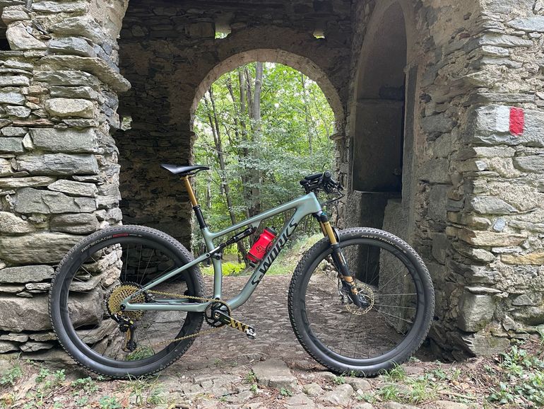 Used Specialized Epic SRAM XX1 2022 Mountainbike, Light Gray — image 2 of 3