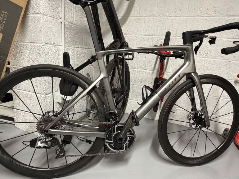 Used Scott Addict RC Ultimate 2026 2026 Road & Gravel, Gris claro — image 1 of 3
