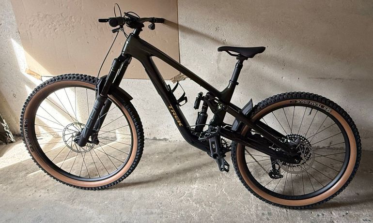 Used Trek Slash 9.8 GX AXS T-Type Gen 6 2025 2025 Mountainbike — image 1 of 4