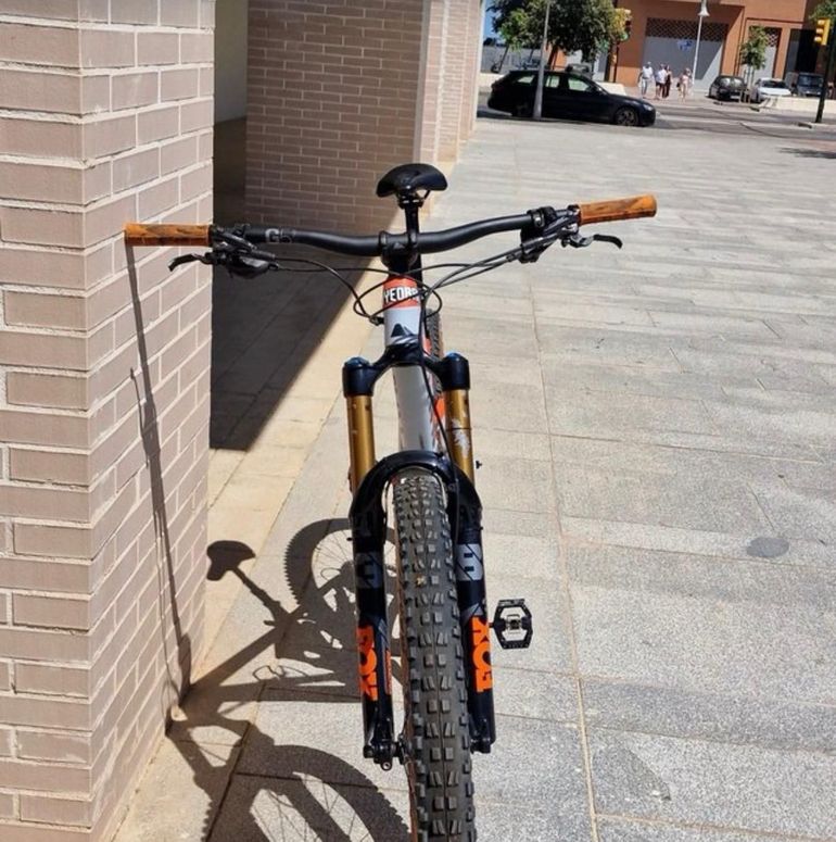 Used Canyon Strive CFR 2021 2021 Mountainbike, Orange — image 2 of 5