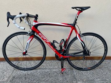 Used Pinarello Custom Campagnolo Athena 2012 Road & Gravel, Red — image 2 of 8
