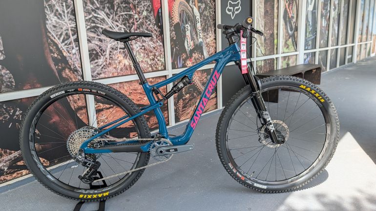Used Santa Cruz BLUR S TR / Carbon C 2024 2024 Mountainbike, Blue, 29 — image 1 of 5