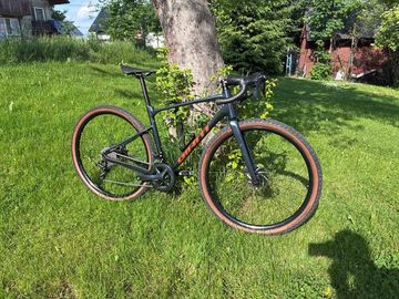 Giant Revolt 2 2022 2022 Road & Gravel usato