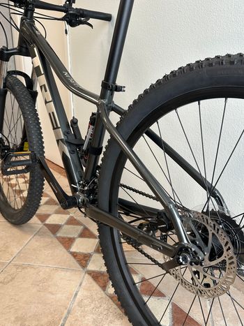 Used Trek Marlin 5 Women's 2021 2021 Mountainbike, Black, 27.5, 29 — image 2 of 3