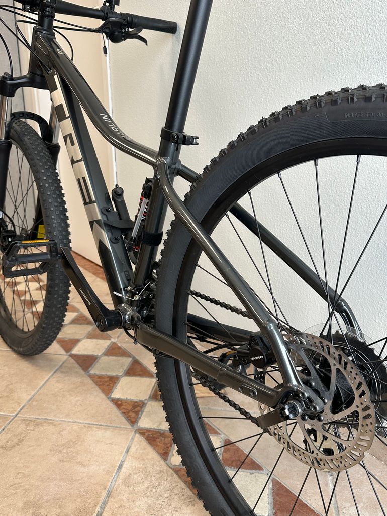 Used Trek Marlin 5 Women's 2021 2021 Mountainbike, Black, 27.5, 29 — image 2 of 3