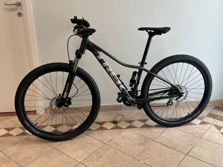 Used Trek Marlin 5 Women's 2021 2021 Mountainbike, Black, 27.5, 29 — image 1 of 3