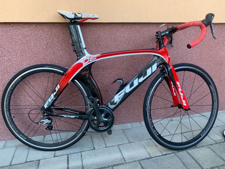 Used Fuji D6 COMP 2010 2010 Road & Gravel, Rosso — image 1 of 8