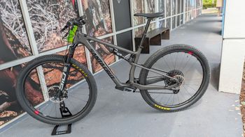 Used Santa Cruz BLUR X0 AXS TR RSV / Carbon CC 2025 2025 Mountainbike, Black, 29 — image 2 of 5