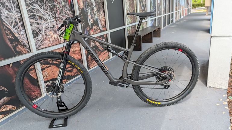 Used Santa Cruz BLUR X0 AXS TR RSV / Carbon CC 2025 2025 Mountainbike, Black, 29 — image 2 of 5