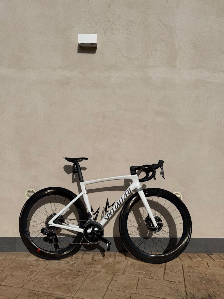 Used Specialized Tarmac SL7 Comp - Rival eTap AXS 2023 2023 Road & Gravel, Weiß — image 1 of 5