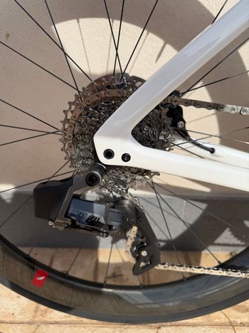 Used Specialized Tarmac SL7 Comp - Rival eTap AXS 2023 2023 Road & Gravel, Weiß — image 3 of 5