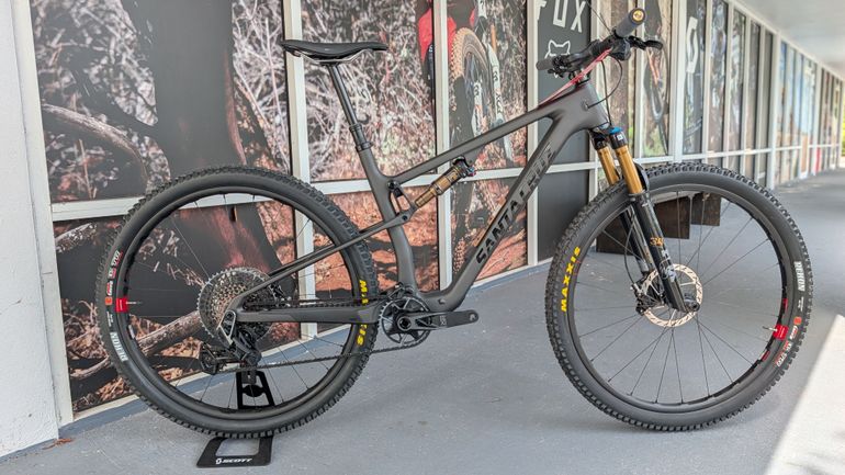 Used Santa Cruz BLUR X0 AXS TR RSV / Carbon CC 2025 2025 Mountainbike, Black, 29 — image 1 of 5