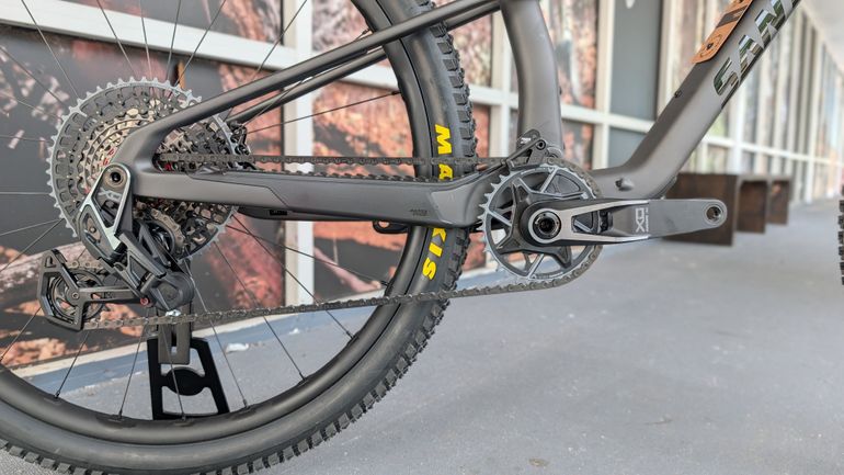 Used Santa Cruz BLUR X0 AXS TR RSV / Carbon CC 2025 2025 Mountainbike, Black, 29 — image 3 of 5