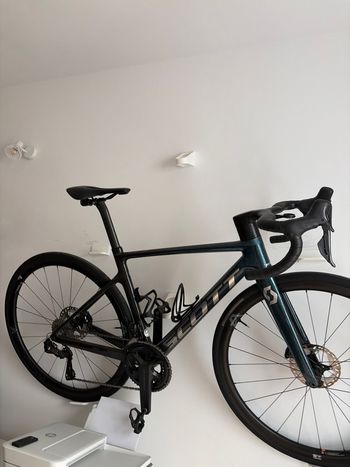 Used Scott Addict RC Pro 2024 2024 Road & Gravel, Azul — image 2 of 4