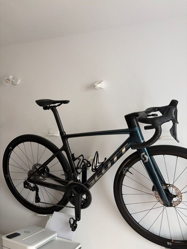 Used Scott Addict RC Pro 2024 2024 Road & Gravel, Azul — image 2 of 4