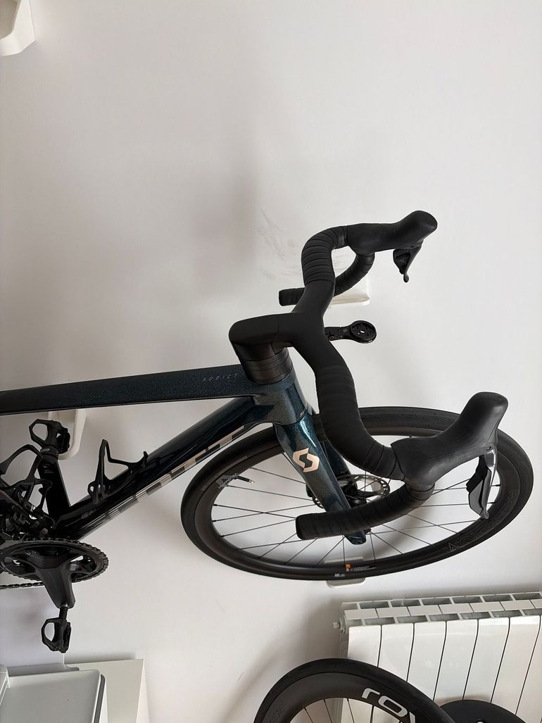 Used Scott Addict RC Pro 2024 2024 Road & Gravel, Azul — image 4 of 4