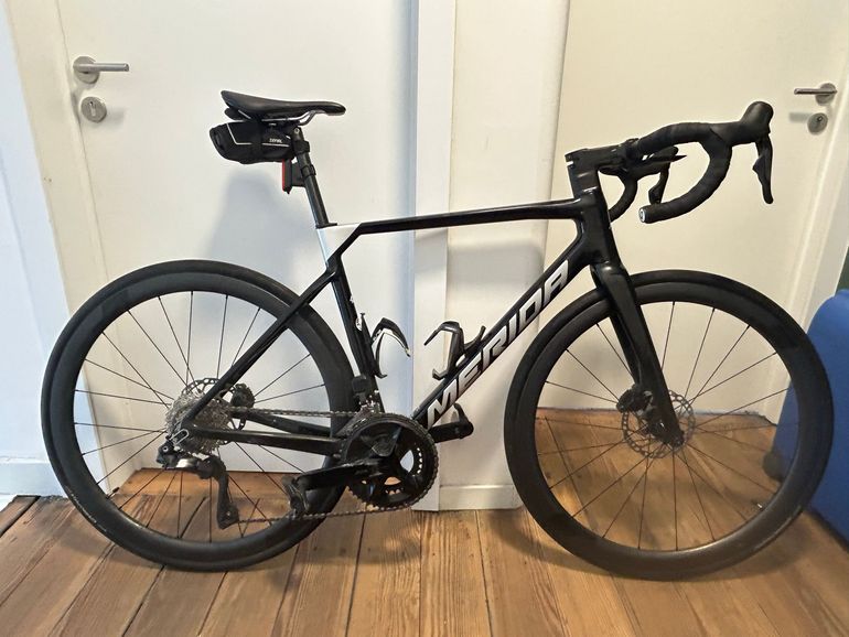 Used Merida SCULTURA 6000 Di2 2024 2024 Road & Gravel, Black — image 1 of 8