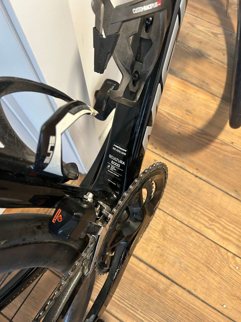 Used Merida SCULTURA 6000 Di2 2024 2024 Road & Gravel, Black — image 6 of 8