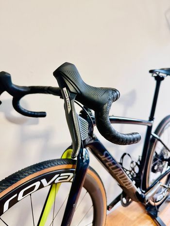 Used Specialized Diverge Expert Carbon 2024 2024 Road & Gravel — image 11 of 19