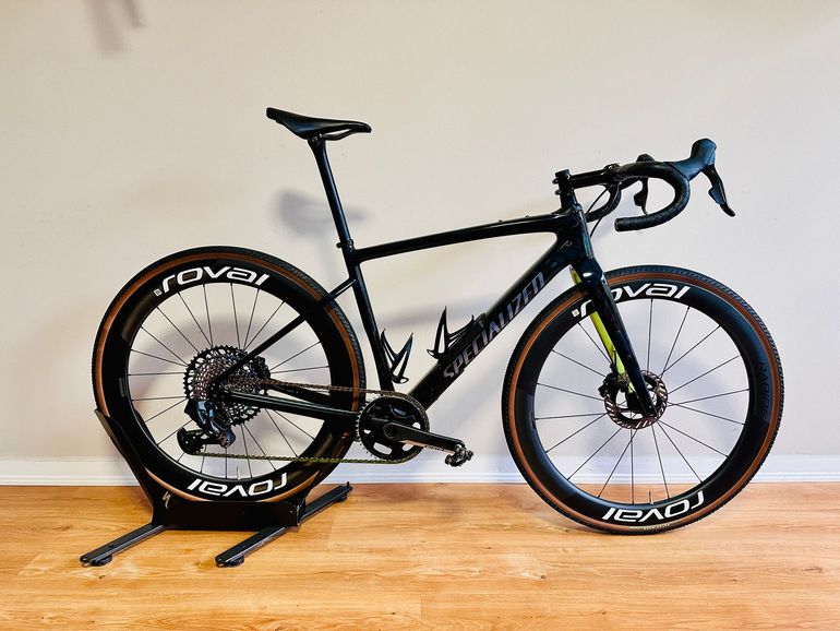 Used Specialized Diverge Expert Carbon 2024 2024 Road & Gravel — image 1 of 19