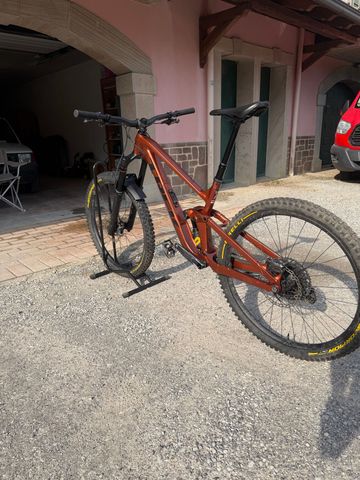 Brugt Trek Slash 8 Gen 5 2023 2023 Mountainbike — billede 2 af 5