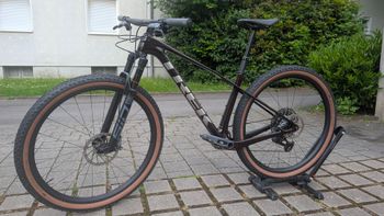 Used Trek Procaliber 9.7 AXS Gen 3 2025 2025 Mountainbike, Red, 29 — image 2 of 7