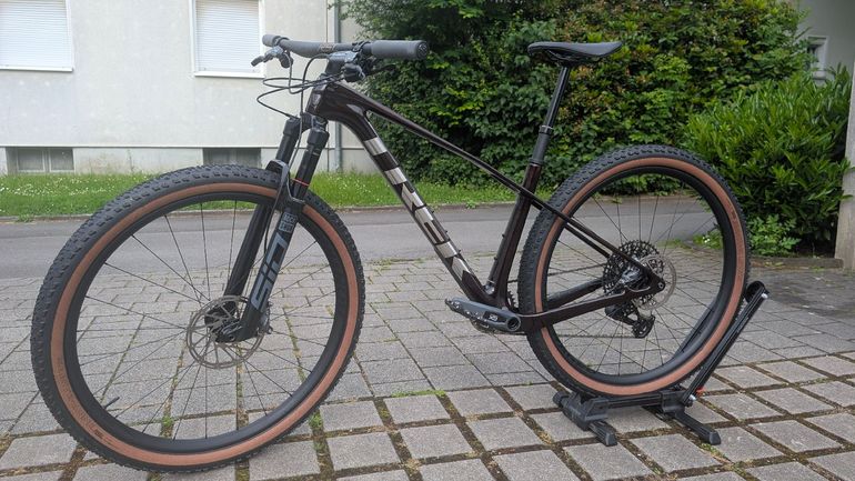 Used Trek Procaliber 9.7 AXS Gen 3 2025 2025 Mountainbike, Red, 29 — image 2 of 7
