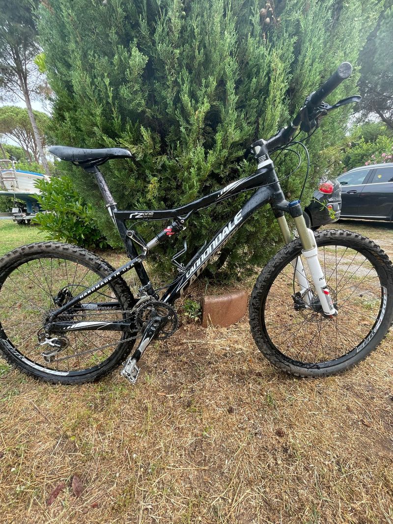 Used Cannondale Custom Shimano Deore XT 2011 Mountainbike, Black — image 6 of 7