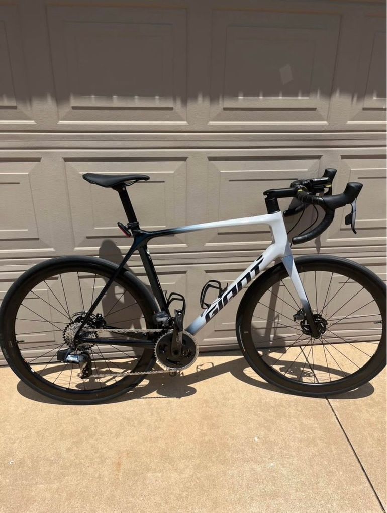 Used Giant TCR Advanced Pro Disc 0 AR 2022 2022 Road & Gravel, White — image 1 of 5