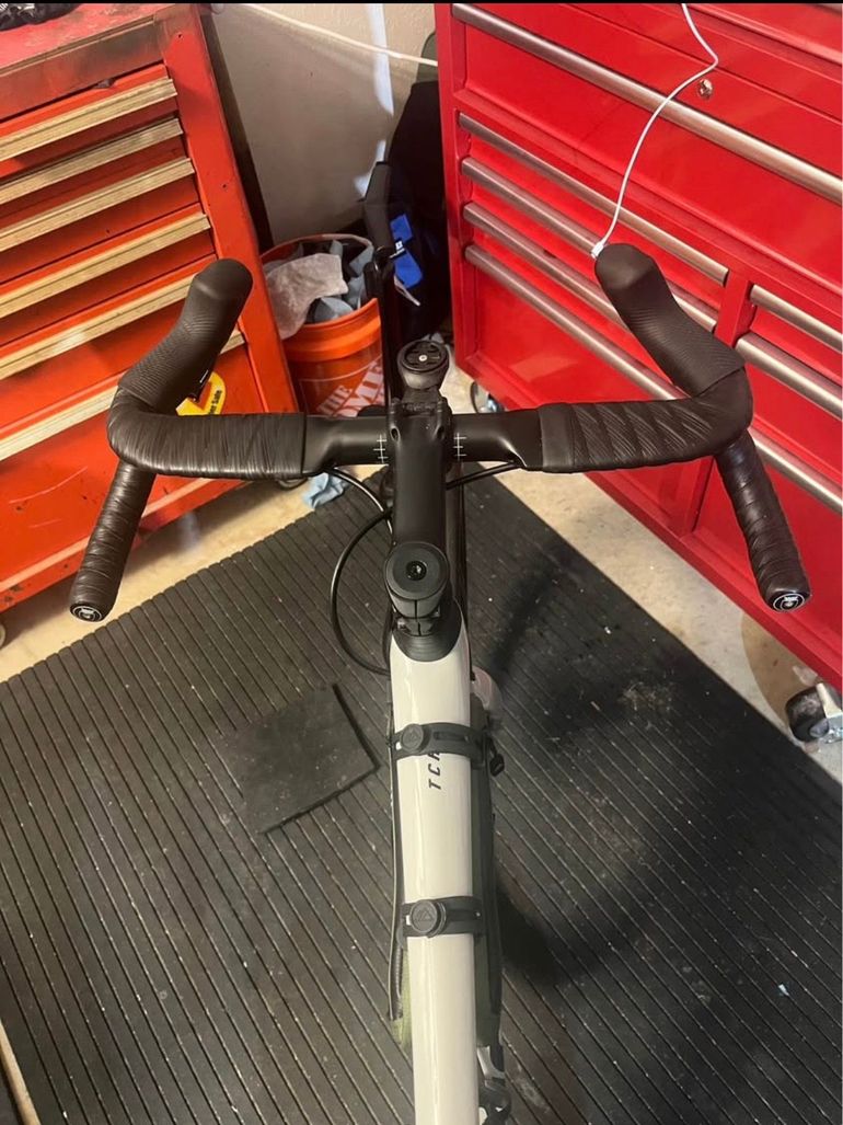 Used Giant TCR Advanced Pro Disc 0 AR 2022 2022 Road & Gravel, White — image 3 of 5