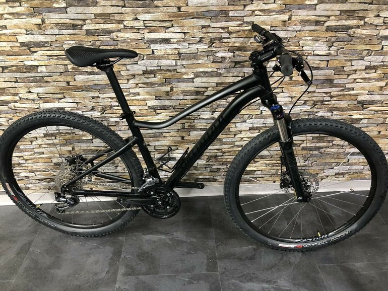 Used Specialized Jynx Comp 650b 2017 2017 Mountainbike, Schwarz, 27.5 — image 1 of 10