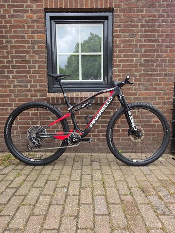 Brugt Pinarello DOGMA XC RockShox SID Flight Attendant 2025 MTB