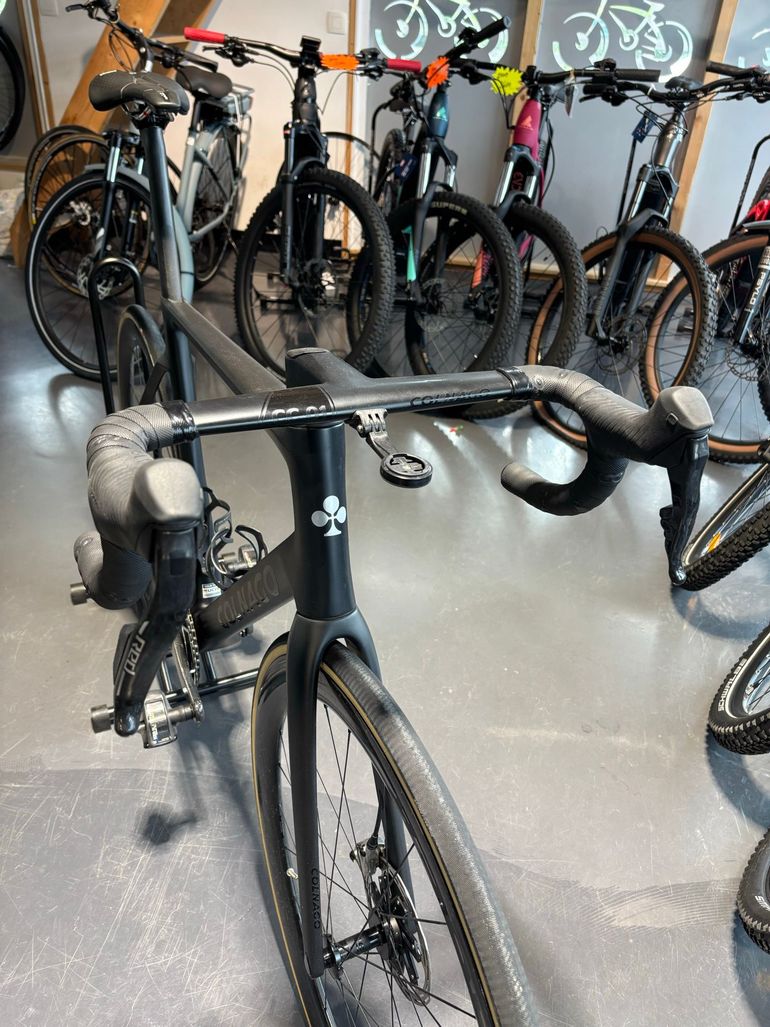 Used Colnago V4Rs Disc Red AXS w/Fulcrum Racing Wind 400 Wheels 2024 2024 Road & Gravel — image 2 of 5