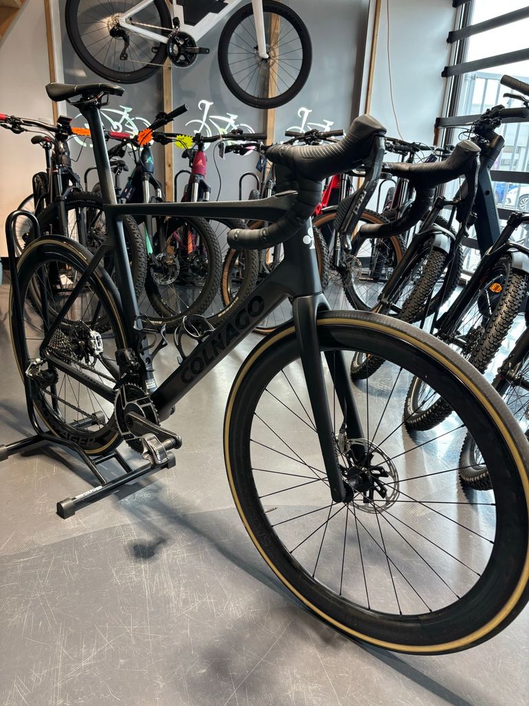 Used Colnago V4Rs Disc Red AXS w/Fulcrum Racing Wind 400 Wheels 2024 2024 Road & Gravel — image 1 of 5